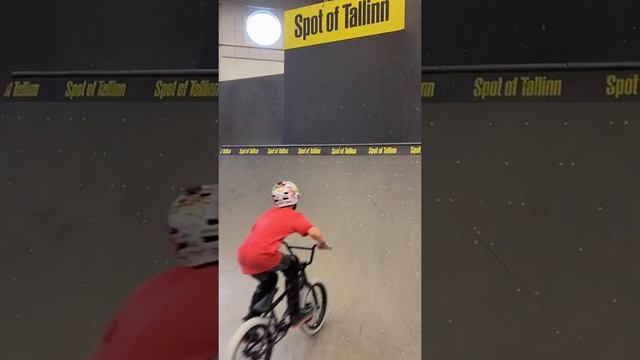 МОЙ ПЕРВЫЙ ДЕНЬ НА BMX В ПАРКЕ ?