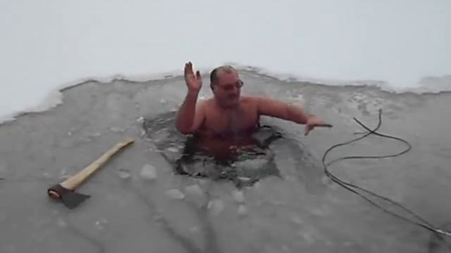 ОЧКАСТЫЙ МОРЖ С ТОПОРОМ!