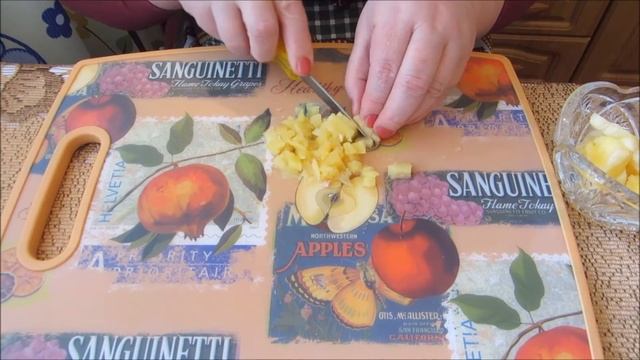 Гости оценят! Безумно вкусный салат с курицей и ананасом. смотреть онлайн