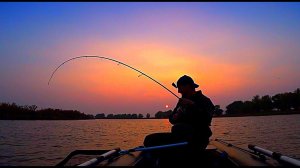 Рыбалка с ночёвкой на бешеных судаков. Первая моторная лодка. Отличный клёв. YAMAHA 9.9 (15)