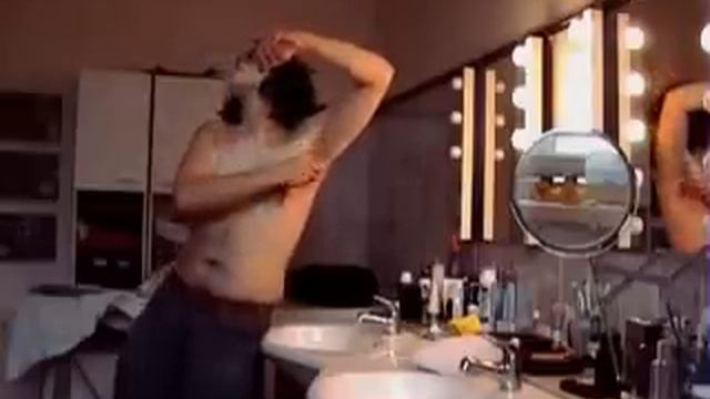 Kurluk Ulica "Bussijaama peldikus" смотреть онлайн