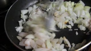 Картофельное пюре со шкварками и жареным луком. Украинская кухня.