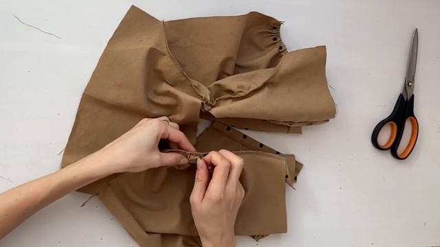 Как сшить нарядное детское платье из тёплого хлопка с воротничком и пуговицами. (Рукав-фонарик)
