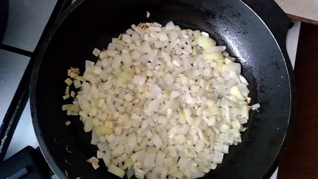 Пироги картофель с жареным луком и с зеленью смотреть онлайн