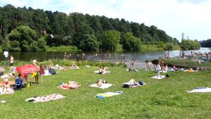 Пляжик на реке Пахра.