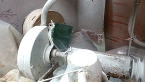 Обработка нефрита. Торцевание заготовки из нефрита на токарном станке.