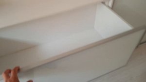 Белый шкаф-купе со встроенной гладильной доской и тумбой для TV