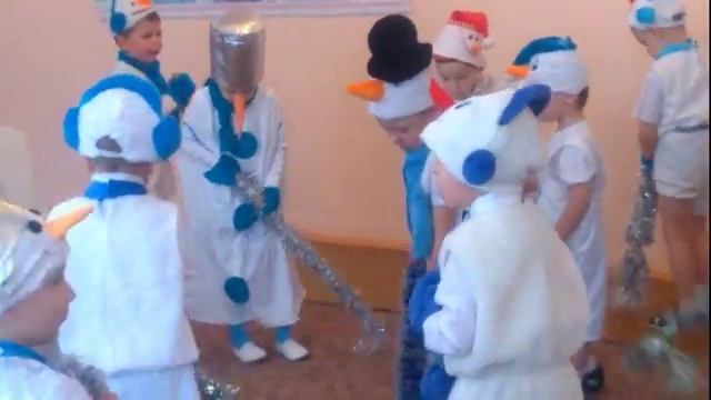 НОВОТРОИЦК Д/С 29 СНЕГОВИКИ И СНЕЖИНКИ 27.12.17 смотреть онлайн