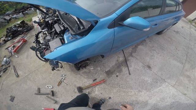 Вытягиваем лонжероны при боковом ударе без стапеля (Рено Меган 3) смотреть онлайн