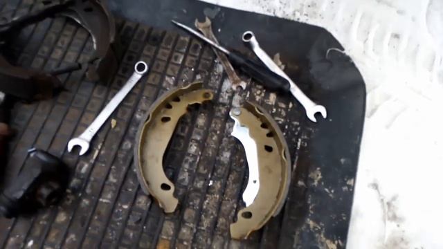 Как поменять задние колодки смотреть онлайн
