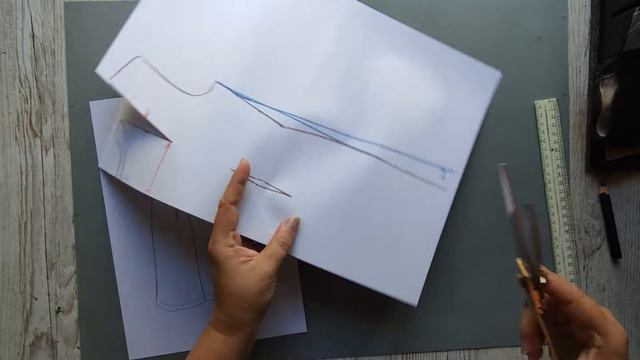 Платье с горизонтальной выточкой. Дефекты на спине. Моделирование. Выкройка № 1227 смотреть онлайн