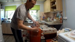 Про мясной день, тушенку из индейки, автоклав и надвигающийся на деревню мощный циклон!