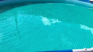 Зеленку в бассейне вместо химии. Не лучшее решение