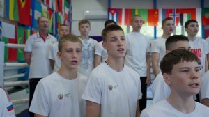 Юношеская сборная России по боксу исполняет национальный гимн в День России
