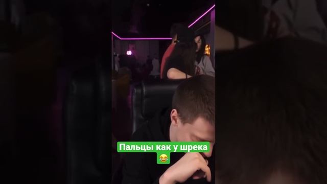 МЕЛ ПОКАЗАЛ СВОИ ПАЛЬЦЫ КАК У ШРЕКА #mell #мелстрой #mellstroy #нарезка