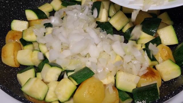 Очень вкусное ОВОЩНОЕ РАГУ из кабачков с картофелем)