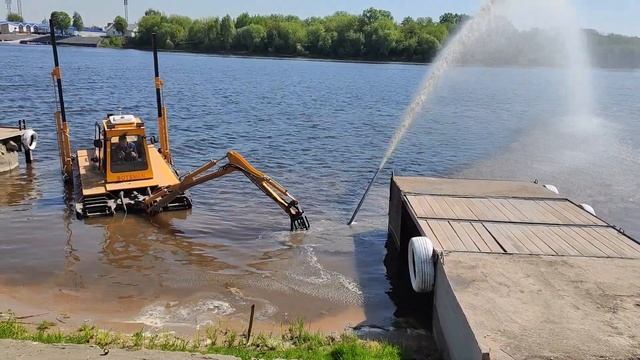 Дноуглубление, углубление дна пирса ГИМС, Botsman M, земснаряд,dredger,экскаватор,амфибия,река,море смотреть онлайн