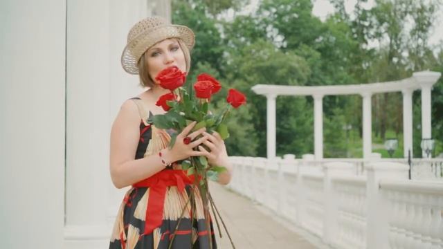 Елена Капитай. "Красные розы". (сл. А. Лёвкин. муз. Е. Капитай.)