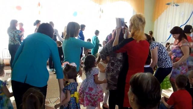 Танец с мамами "Полька". Средняя группа смотреть онлайн