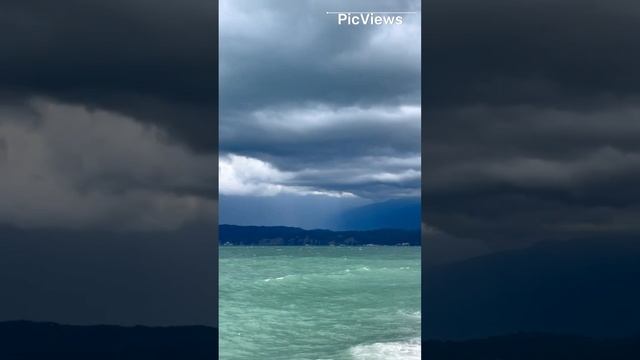 Как выглядит пляж Пицунда. Абхазия. Обстановка на пляже море и погода сегодня 17 ноября 2023