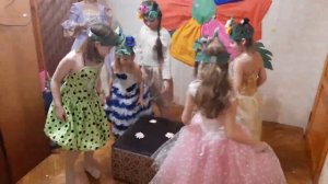 На 8 марта 9 веселых игр и конкурсов для детей от 5-10 лет в квартире и не только!!!!