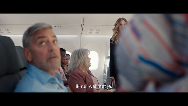 Ticket To Paradise | Clip - On The Plane смотреть онлайн