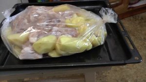 Как приготовить мясо крицы с картошкой для запекания в рукаве с в духовке.