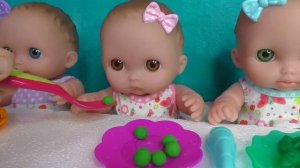Куклы Пупсики Кушают Овощи Из Плей До Клубничные Конфетки Видео с Куклами Диана Как Мама