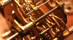 Работа анкерного спуска в советском будильнике