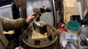 Шуруповёрт с аккумулятором от блока без перебойного питания.