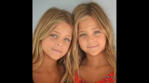 Самые красивые девочки-близняшки