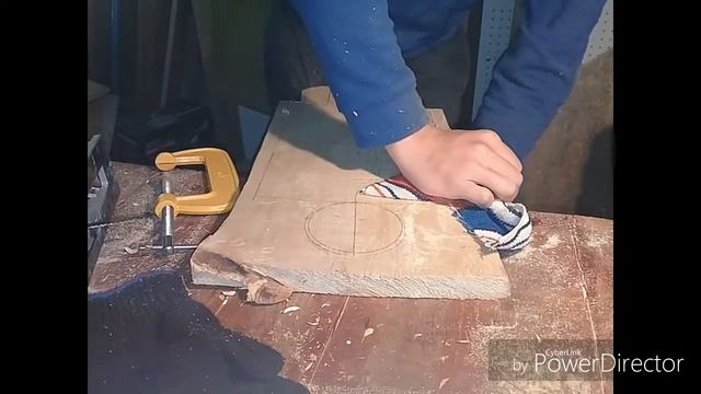 Выпиливание заготовки при помощи лобзика BLACK&DECKER смотреть онлайн