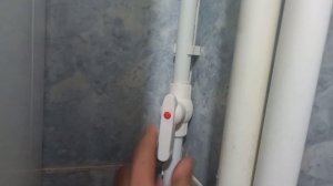 Провёл воду в баню,что бы зимой не заморачиваться со шлангом.(перезалив)