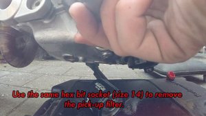 Oil Change Ducati Monster 696 - Tutorial
