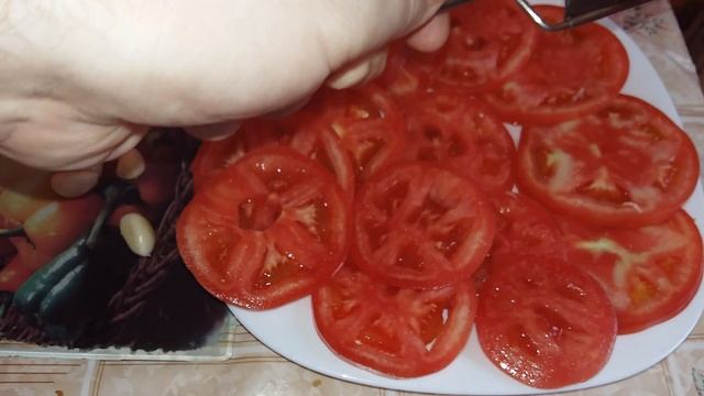 Помидоры с сыром и чесноком