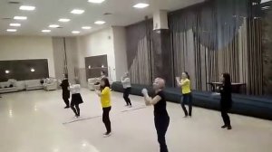 Мамы репетируют .Танец" Малиновки заслыша голосок"
