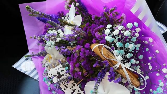 БУКЕТ С ЛАВАНДОЙ И ГИПСОФИЛОЙ смотреть онлайн