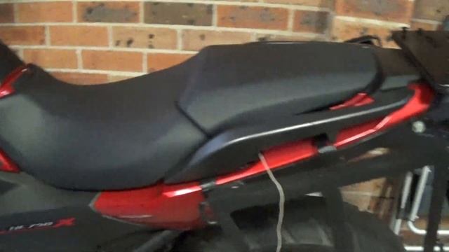 Honda NC750X Emergency Seat / Fuel Filler Release смотреть онлайн