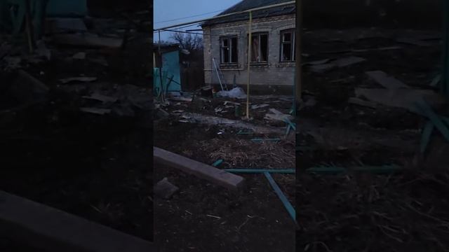 Последствия очередного обстрела Петровского района г Донецка со стороны укронацистов!!!
