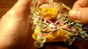 Как плести браслет из резинок на станке. Браслет гусеница.