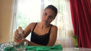 Как отстирать молоко с одежды