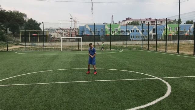 Удар в перекладину с центра поля!!! смотреть онлайн