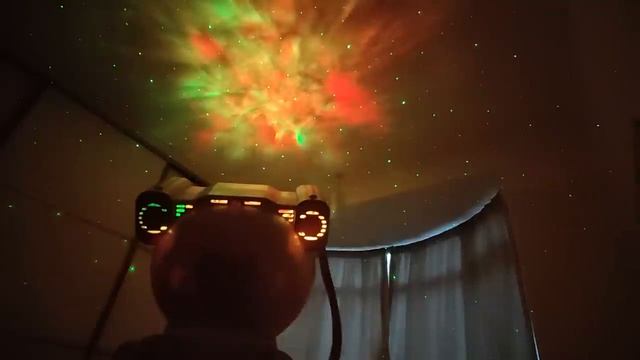 Astronaut Star and Nebula Projector смотреть онлайн