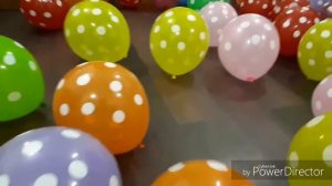Сколько надо воздушных шаров, чтобы заполнить комнату? Сюрприз  для киндера . 50 воздушных шаров.