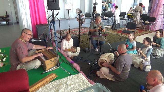 Фестиваль "От Сердца к сердцу" с ЕМ Чайтанья Чандра Чараном п. киртан Маладхары, 28.07.23 смотреть онлайн