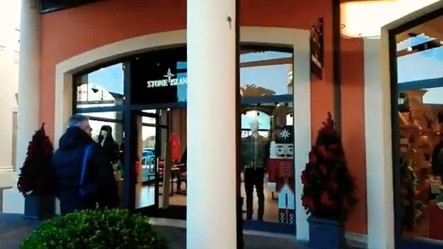 The Outlet Castel Romano смотреть онлайн