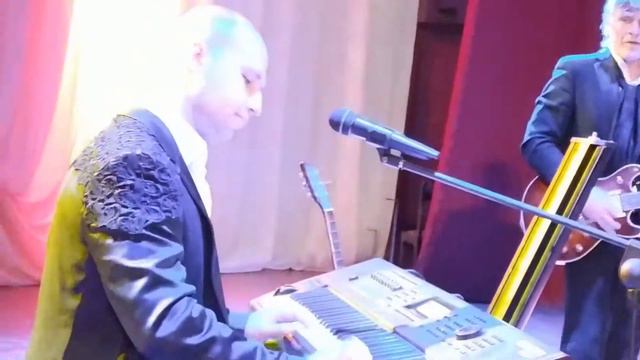 ВИА"Шкляры"-Маки. Солист Виктор Микянец. смотреть онлайн