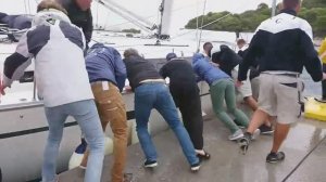 Техника управления парусным судном - Швартовка - Лагом в навальный ветер