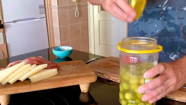 Сервировочная доска для красивой подачи сыра, нарезки, десертов, роллов и суши