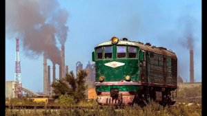 Ретро тепловоз...Ещё живой тепловоз ТЭ3!Retro locomotief...Nog in leven TE3 locomotief!